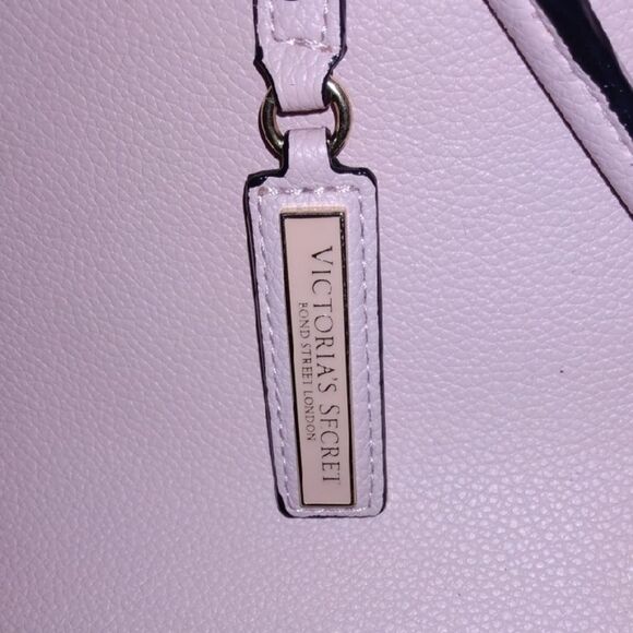 Victoria's Secret Light Pink Shoulder Bag with Gold Chain - Picture 4 of 5